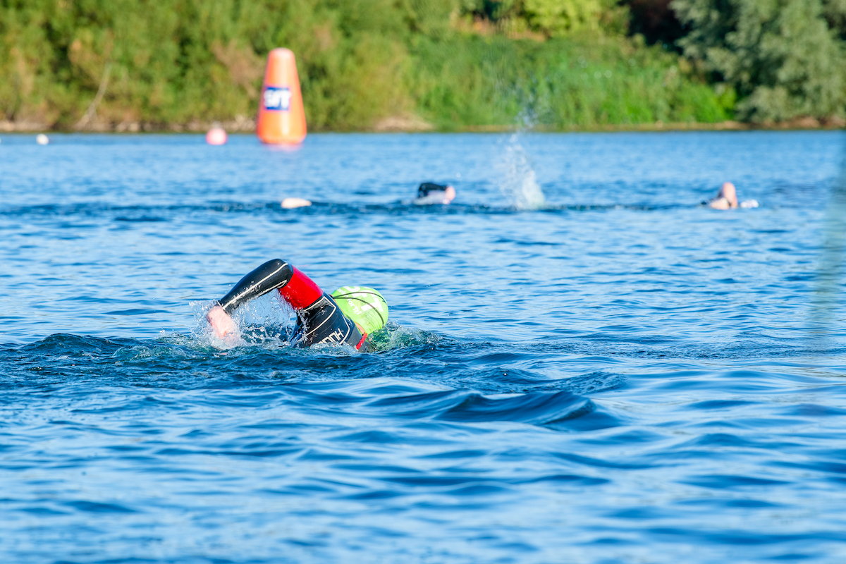 SFT coach watching swimmers enter the lake